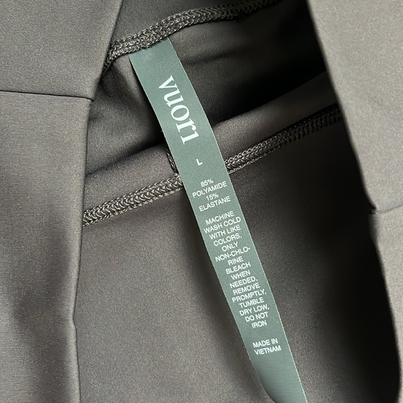 Vuori Women’s Evolve Plum Legging, NWT - Picture 5 of 8